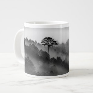 Caneca De Café Grande Árvore Grande na Floresta dos Pinheiros na Cintura