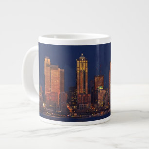 Caneca De Café Grande ascensão da Lua de Cheio sobre o horizonte de Sea