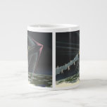 Caneca De Café Grande Astronauta de Ficção Científica Vintage montando u<br><div class="desc">Ilustração antiga do espaço exterior futurista e imagem de ficção científica dos planetas apresentando um astronauta cavalgando um foguete no espaço. Design de um livro de 50 de ficção científica de viagem e transporte com um homem voando sobre a terra com cientistas nas costas de laboratório examinando a nuvem de...</div>