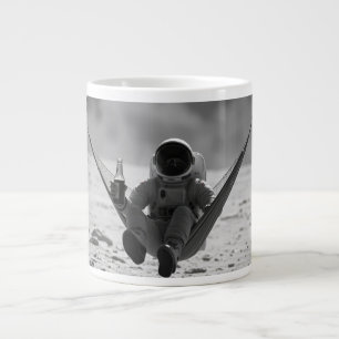 Caneca De Café Grande Astronauta na lua com cerveja