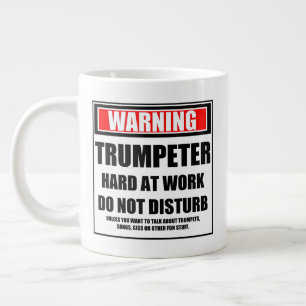 Caneca De Café Grande Avisar O Duro Do Trompeter No Trabalho Não Incomod