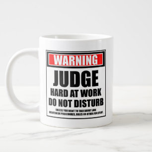 Caneca De Café Grande Aviso Ao Juiz Duro No Trabalho Não Incomodar