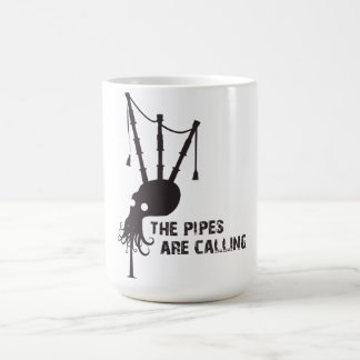 Caneca De Café Grande Bagpipe das montanhas - as tubulações estão