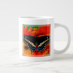 Caneca De Café Grande Borboleta Rabo de Andorinha em Gerbera