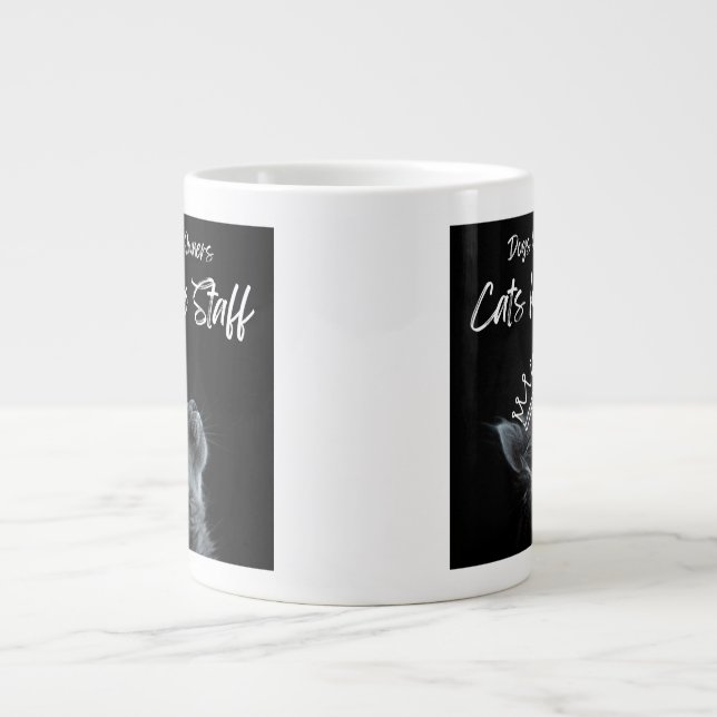 Caneca De Café Grande Cães têm donos, gatos têm funcionários (Frente)