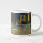 Caneca De Café Grande Café Terrace por Vincent Van Gogh<br><div class="desc">Essa pintura de uma vista colorida ao ar livre é uma obra pitoresca, a visão de um espectador relaxado que desfruta do charme de seu entorno sem nenhuma preocupação. Recorda o humor de Van Gogh quando escreveu que "a noite está mais viva e mais rica do que o dia." O...</div>