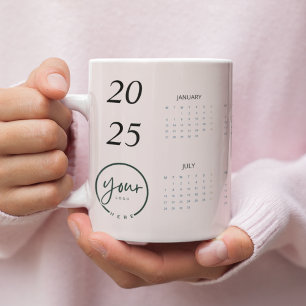 Caneca De Café Grande Calendário Pink de Pastel Personalizado 2025 com o