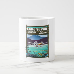Caneca De Café Grande Cartaz de viagem estilo vintage do Lago Sevan Armê