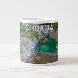 Caneca De Café Grande Cascata em cascata de cascata de Plitvice no parqu