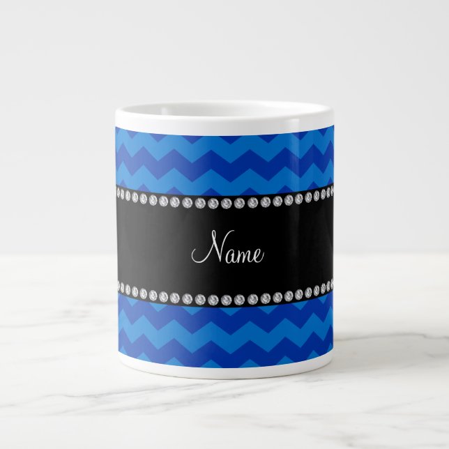 Caneca De Café Grande Cevrons azuis de nome personalizado (Frente)
