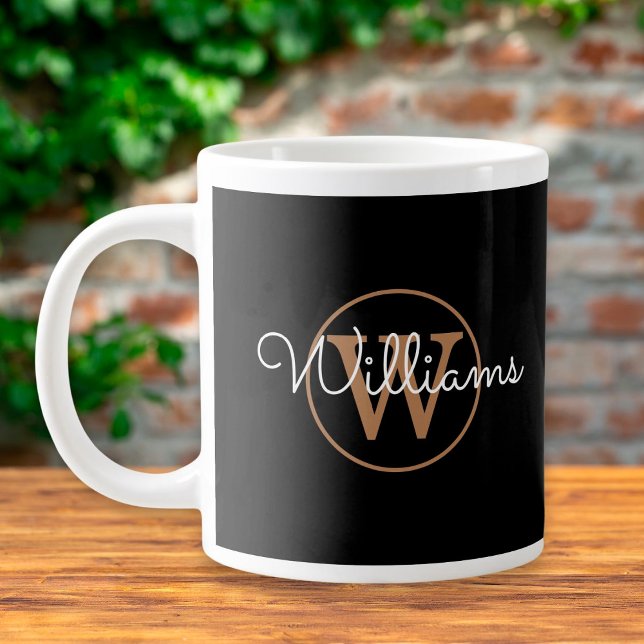 Caneca De Café Grande Chic Script Monograma Dourado Preto Personalizado (Criador carregado)