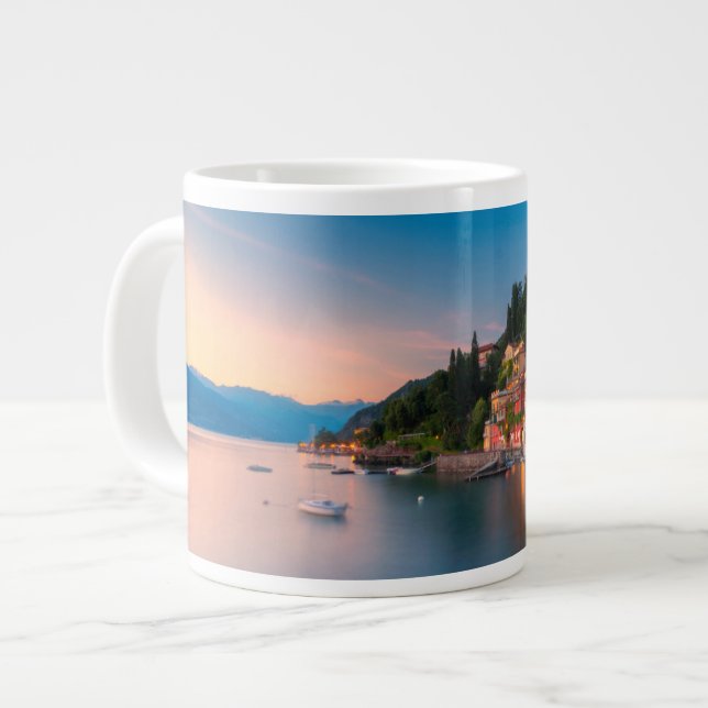 Caneca De Café Grande Coastline | Varena, Lombardia, Itália (Frente Esquerda)