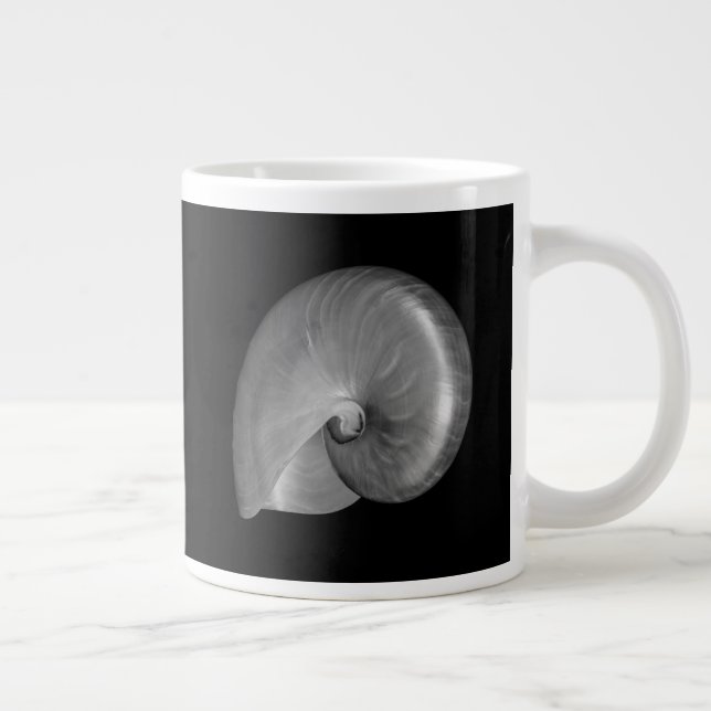 Caneca De Café Grande Concha de Nautilus Preta e Branca (Direita)