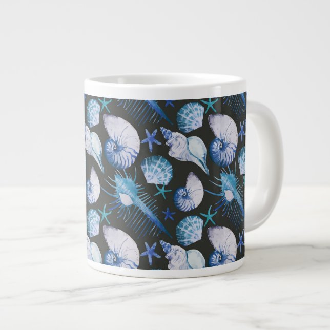 Caneca De Café Grande Corais com Padrão de Conchas (Frente Esquerda)