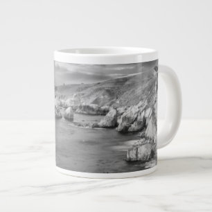 Caneca De Café Grande Costa litoral da praia em preto e branco, Califórn