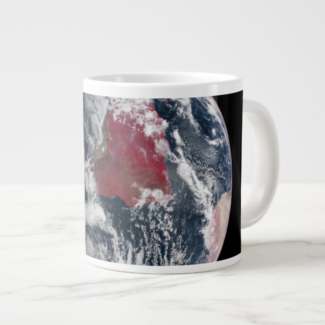 Caneca De Café Grande Crescimento De Plantas No Planeta Terra. (Frente Esquerda)