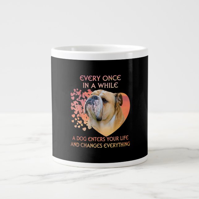 Caneca De Café Grande De Vez Em Quando Um Cão Entra Sua Vida (Frente)