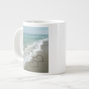Caneca De Café Grande Dois Corações de Areia na Praia, Oceano Romântico