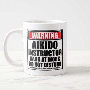 Caneca De Café Grande Duro De Instrutor Aikido No Trabalho