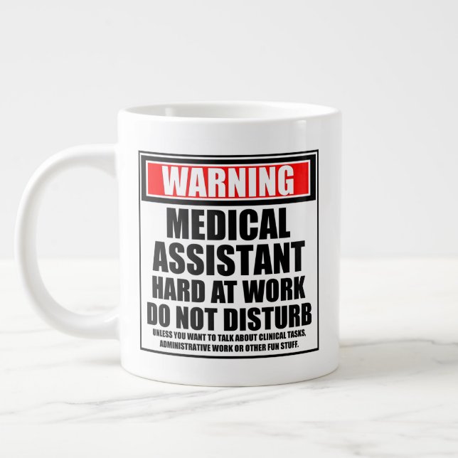 Caneca De Café Grande Duro Do Assistente Médico No Trabalho (Esquerda)