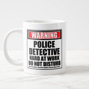Caneca De Café Grande Duro Do Detetive Da Polícia De Alerta No Trabalho
