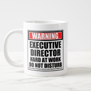 Caneca De Café Grande Duro Do Diretor Executivo No Trabalho