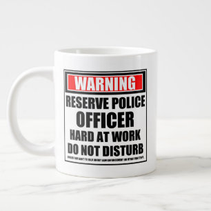 Caneca De Café Grande Duro Do Oficial Da Polícia De Reserva No Trabalho
