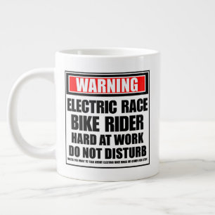 Caneca De Café Grande Duro Elétrico De Raça No Trabalho