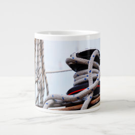 Caneca De Café Grande Een zeiljacht close up van een lier op een boot.
