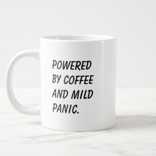 Caneca De Café Grande 'Energizado Por Café E Pânico Leve' Funny Coworker