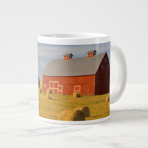 Caneca De Café Grande Fazendas   Barns Vermelhos Perto Dos Baldes De Cab