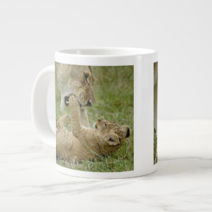 Caneca De Café Grande Filhote de Leão Brincando