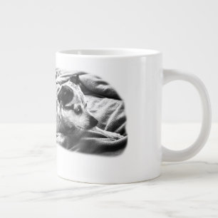 Caneca De Café Grande Fireside Terrier no cobertor de inverno