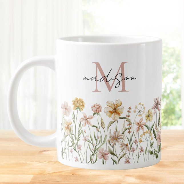 Caneca De Café Grande Floral de Campo de Flores Silvestres com Monograma (In situ)