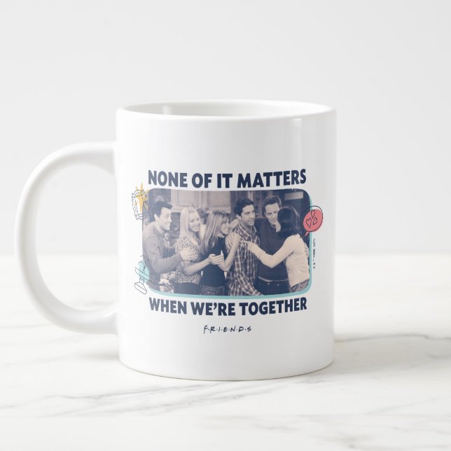 Caneca De Café Grande FRIENDS™ | Abraço em Grupo (Esquerda)