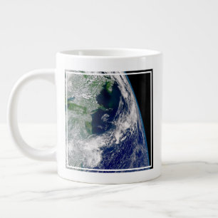Caneca De Café Grande Furacões Em Uma Terra Parcial.