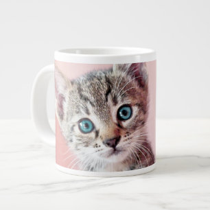 Caneca De Café Grande Gato bonito com olhos azuis.