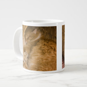 Caneca De Café Grande Gato laranja dormindo na cesta