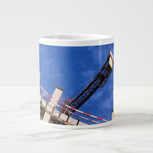 Caneca De Café Grande Geometria no ar