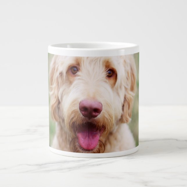 Caneca De Café Grande Goldendoodle sorrindo (Frente)