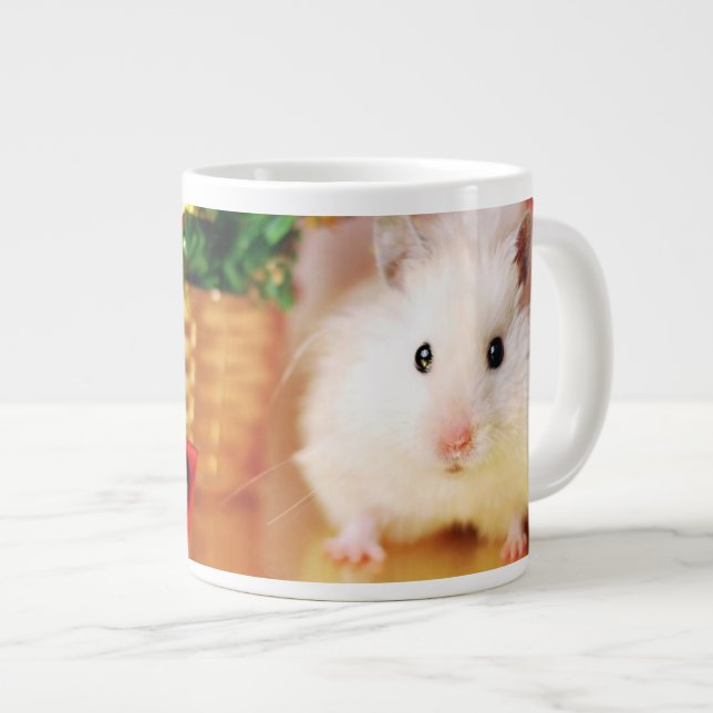 Caneca De Café Grande Hamster Kokolinka com árvore de Natal (Frente Esquerda)