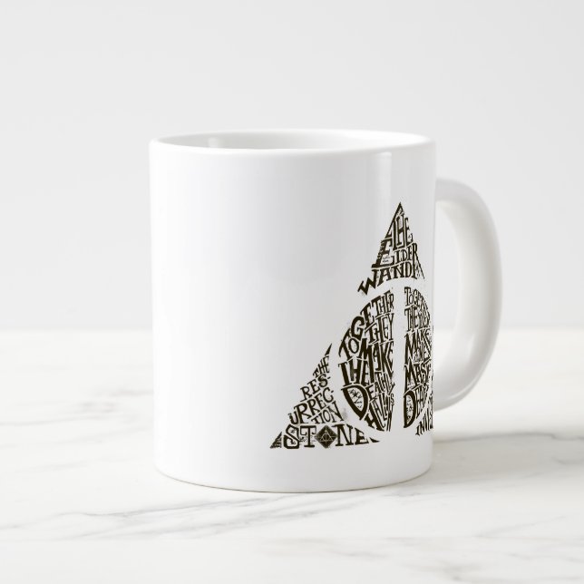 Caneca De Café Grande Harry Potter Feitiço | TIPOGRAFIA DAS RELÍQUIAS DA (Frente Esquerda)