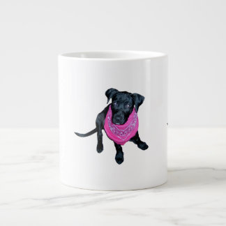 Caneca De Café Grande Imagem do Puppy Bandana rosa do laboratório preto