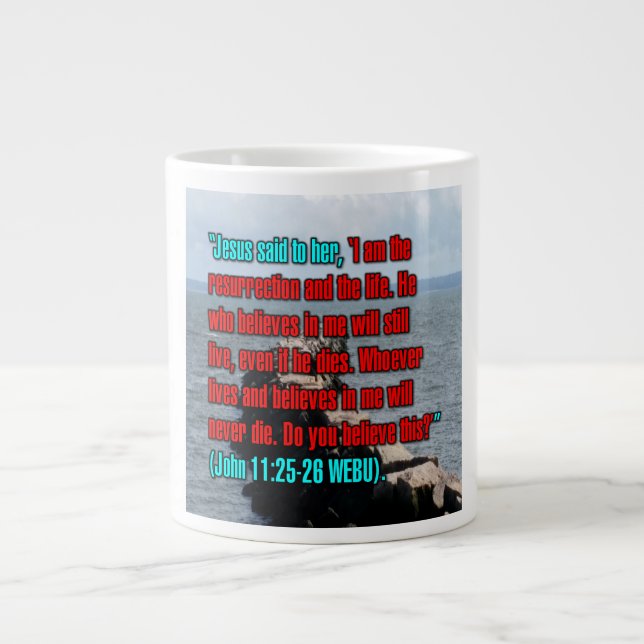 Caneca De Café Grande João 11:25-26 WEBU Mug (Frente)