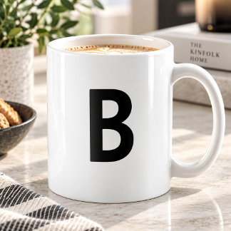 Caneca De Café Grande letra inicial preta monograma minimalista
