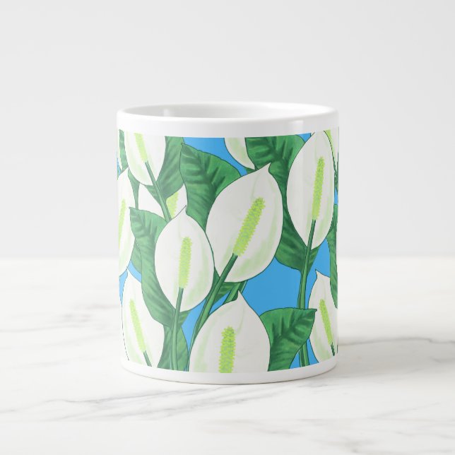 Caneca De Café Grande Lírios de paz brancos em fundo azul pálido (Frente)