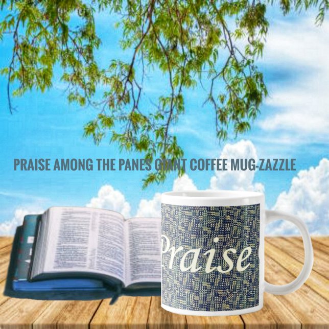 Caneca De Café Grande Louvado Entre Os Painéis (Criador carregado)