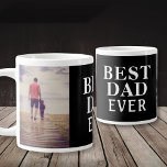 Caneca De Café Grande Melhor Colagem de Fotos no Dia 2 do Pai Negro<br><div class="desc">A melhor caneca de café preto gigante do dia 2 do pai. Personalize a caneca com suas fotos - insira duas fotos no modelo. Melhor Pai para a tipografia branca moderna - você pode mudar qualquer parte do texto se quiser. Crie o presente personalizado do pai para um pai.</div>