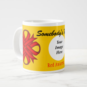 Caneca De Café Grande Modelo do Red Clover Ribbon por Kenneth Yoncich