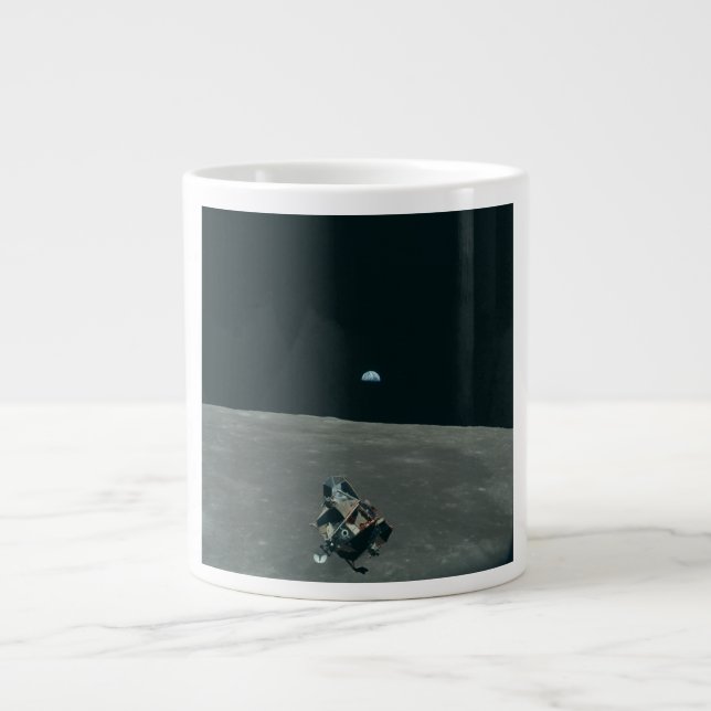 Caneca De Café Grande Módulo Lunar Apollo e nascer da Terra sobre a Lua (Frente)